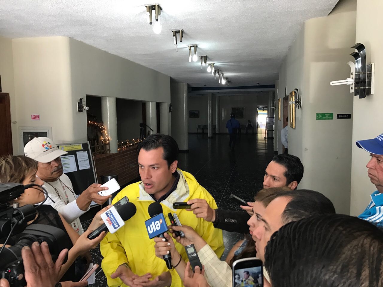 ¡Resteado! Diputado Paparoni devuelve bombas a la PNB (Video)