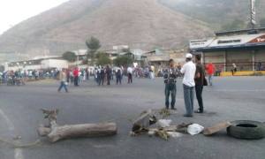 Protestaron en Villa de Cura por falta de agua y comida