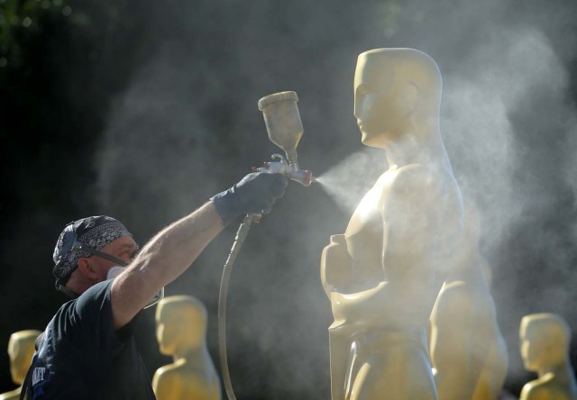 Stage craft artist Rick Roberts paints an Oscar stature as preparations continue for the 89th Academy Awards in Hollywood, Los Angeles, California, U.S. February 23, 2017. REUTERS/Mike Blake