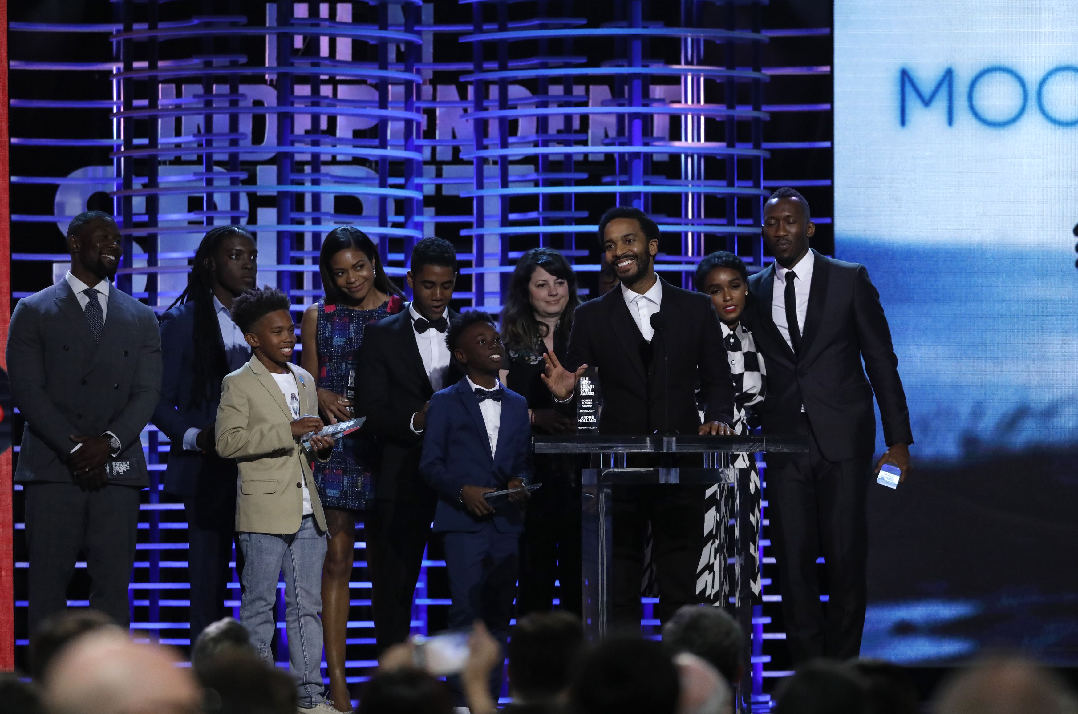 “Moonlight” arrasa en los premios Spirit y toma impulso para los Óscar