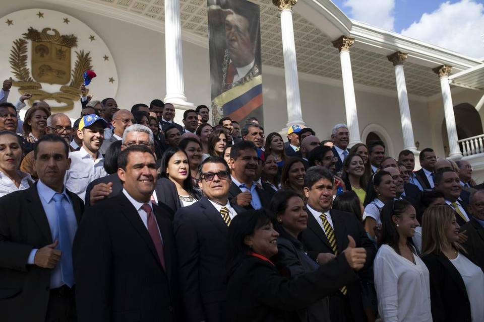 Se desploma popularidad de oposición venezolana por el diálogo y fracaso del revocatorio