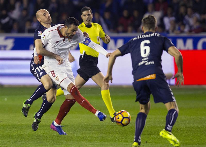 Sevilla empata con el Alavés y se aleja de Barcelona y Real Madrid