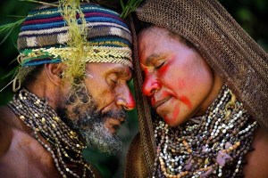 ¿Cuál es el gentilicio de hombres y mujeres de Papúa?