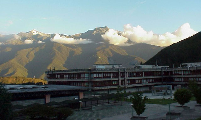 Encapuchados tomaron cuatro facultades de la ULA