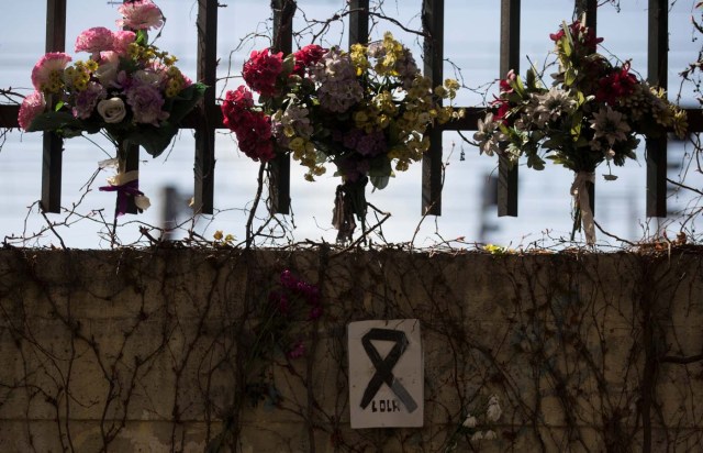 A message with a black ribbon hangs from a wall at the same spot where a train was bombed in the 2004 Madrid train bombings, at a memorial site for the victims of the bombings, near Atocha station in Madrid, Spain, March 11, 2017. REUTERS/Sergio Perez