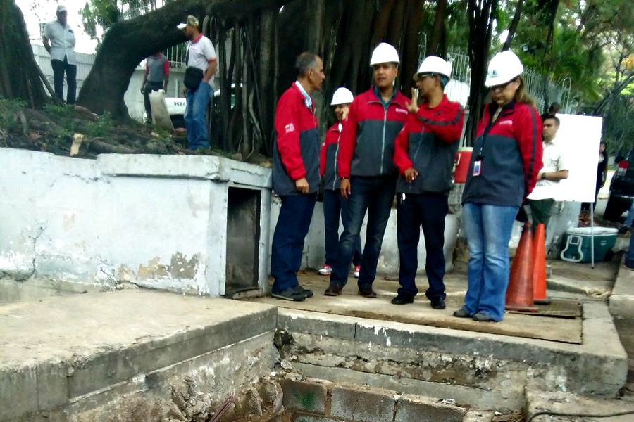 Tubo matriz de Plaza Venezuela estaría reparado dentro de 12 horas