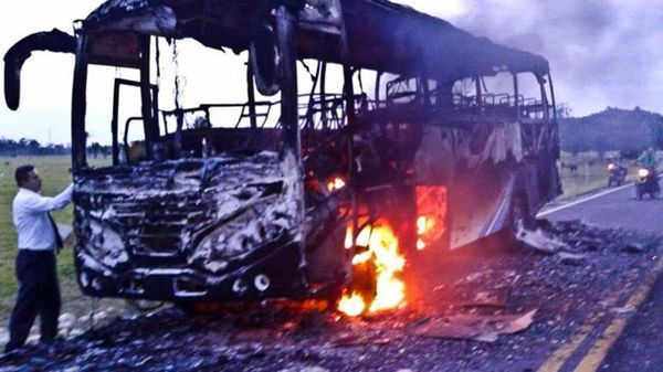 ELN incendió cuatro buses para exigir el pago de extorsiones