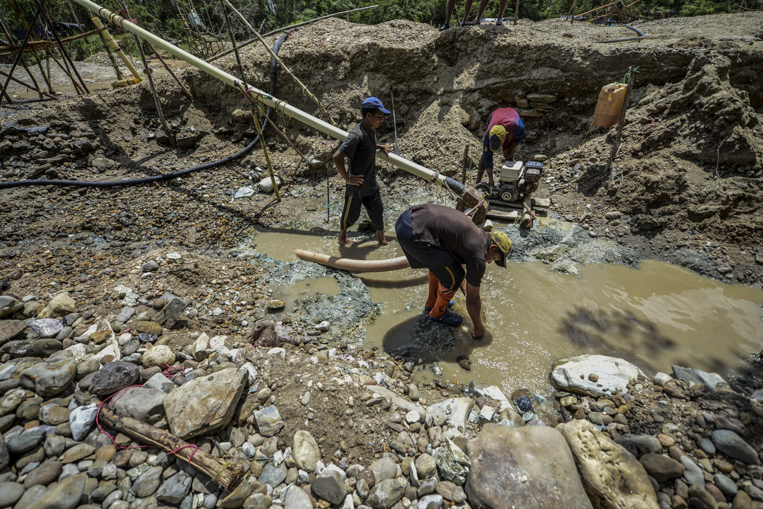 Amputaciones, contaminación y violencia dominan las minas de oro ilegales en Venezuela
