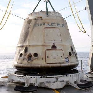Cápsula Dragon de SpaceX regresó de la Estación Espacial Internacional y amerizó en el Pacífico