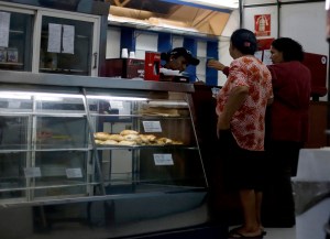 Consumidores pagan las consecuencias de la “guerra” entre panaderos y Gobierno