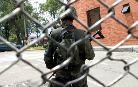 Soldado dispara a tres compañeros y luego se suicida en Batallón de Bogotá