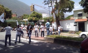 Juventud de AD protestó frente a la embajada de Bolivia en Altamira este #3Abr (Fotos)