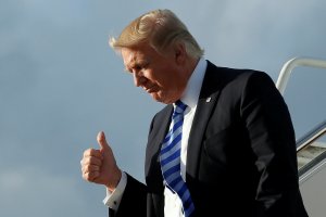 Trump dice que alguien “pagó” las protestas que exigían su declaración fiscal