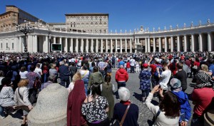 El Papa pide a fieles gestos de solidaridad y acogida en este mundo atormentado