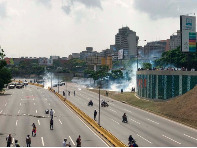 GNB reprimió a manifestantes en Altamira. Foto: @TonnyMateran