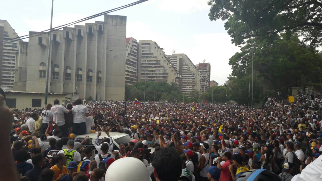 ¡Al grito de sí se pudo!: Cientos de miles de caraqueños copan Montalbán junto a dirigentes opositores (FOTO + VIDEO)