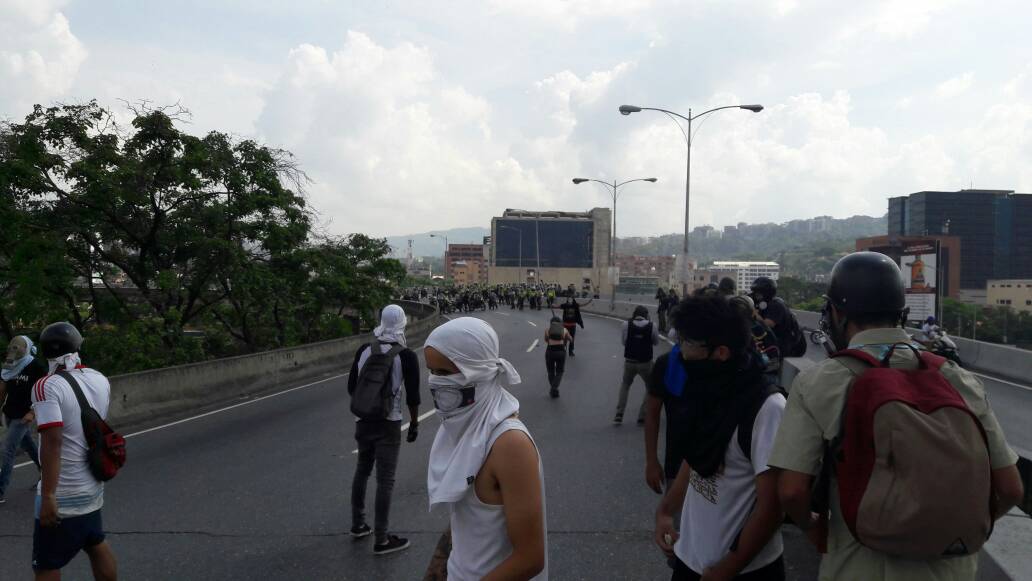¿Como para qué?… Órganos de represión se aparecen en el elevado del CCCT vía Prados del Este (FOTO) #24A