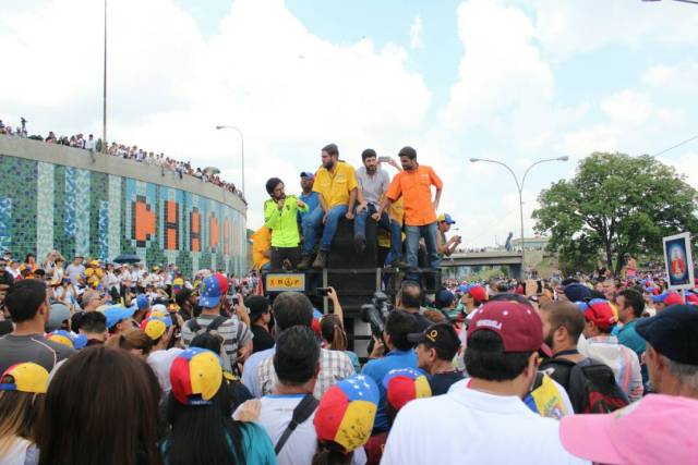 Lo mejor del plantón contra Nicolás en Caracas. Foto: Régulo Gómez / La Patilla