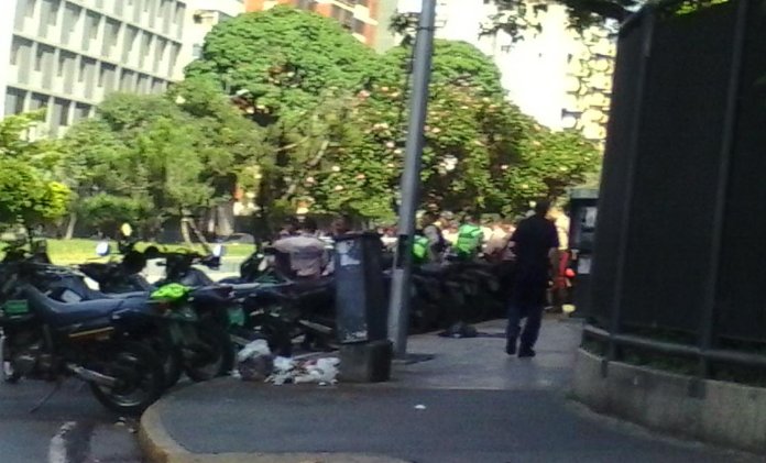 GNB y PNB instalan piquetes en la avenida Libertador (Fotos)
