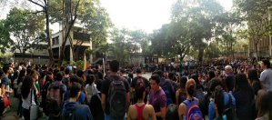 Estudiantes de la Ucab rinden homenaje a los asesinados en protestas (fotos)