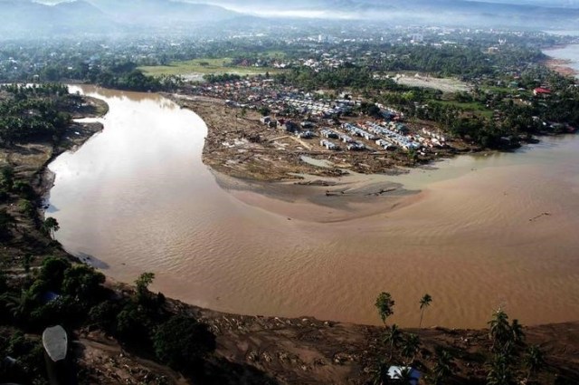 Sismo de magnitud 7,2 remece costas de isla de Mindanao en Filipinas, advierten tsunami.   REUTERS/Richel Umel/Pool