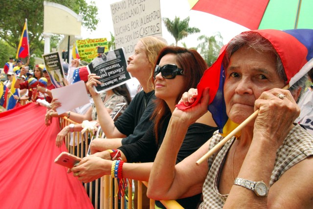 Venezolanos se concentraron en el Parque José Martí de Miami (Foto: AFP)