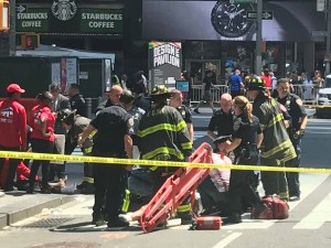 Al menos un muerto y 13 heridos en atropello masivo en Times Square (fotos)