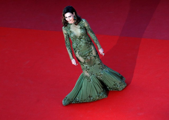 70th Cannes Film Festival - Screening of the film "Okja" in competition - Red Carpet Arrivals- Cannes, France. 19/05/2017. Actress Actress Elsa Zylberstein walks on the red carpet. REUTERS/Eric Gaillard