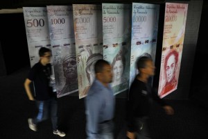 El bolívar se devalúa más de 60% en el debut del nuevo Dicom