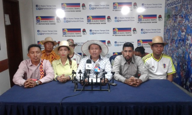 Representantes indígenas del partido UNT (Foto: Prensa UNT Zulia)