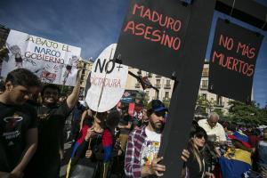 Venezolanos piden en Madrid mayor condena internacional a Maduro (Fotos)