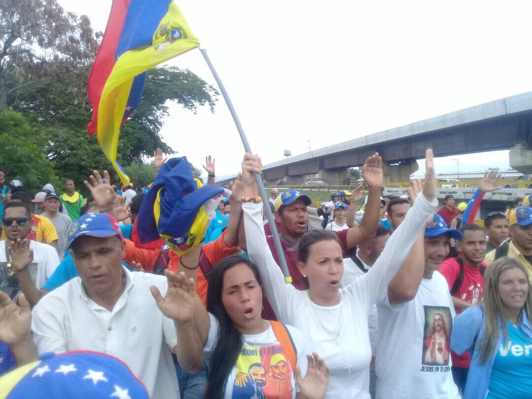 Machado a GN que reprimen a manifestantes en la ARC: Suelten las armas (Video)