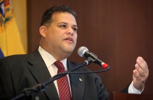 Diputado Casella abandonó la embajada mexicana en Caracas y dejó una carta a su salida