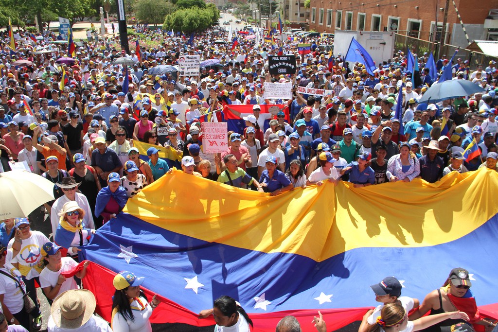 Eveling de Rosales: Si el gobierno insiste en hacerse el sordo, el pueblo tiene derecho a hacerse escuchar