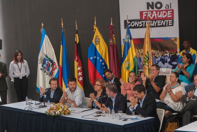 David Smolansky, Alcalde del municipio El Hatillo durante el Cabildo Abierto Metropolitano junto a otros alcaldes