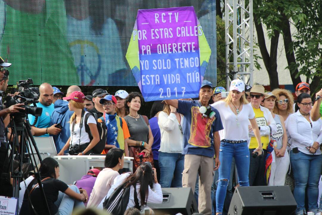 El Señor del Papagayo también se solidarizó con Rctv en la concentración por la libertad de expresión (fotos)