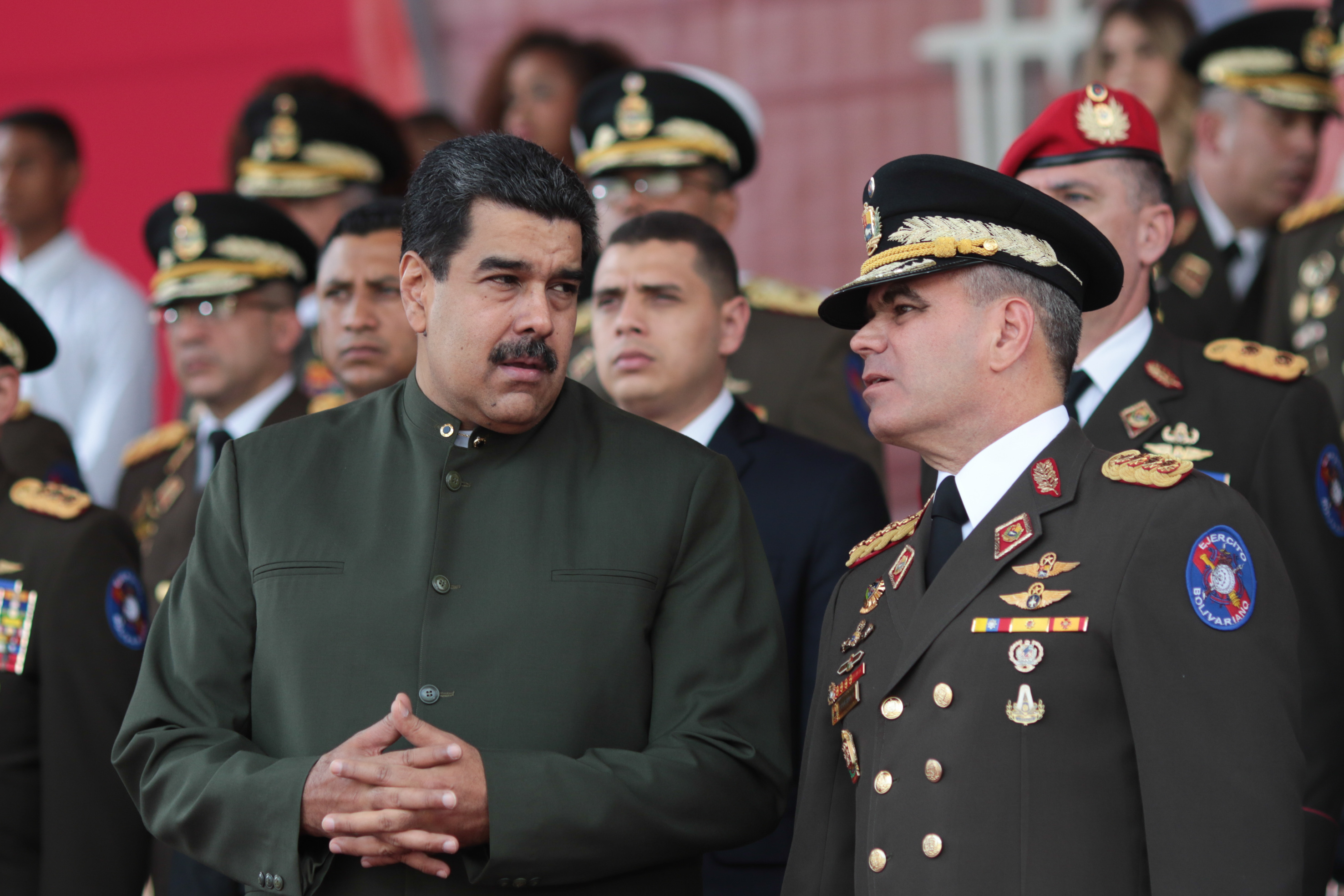 Maduro vuelve a violar la Constitución en el Día del Ejército