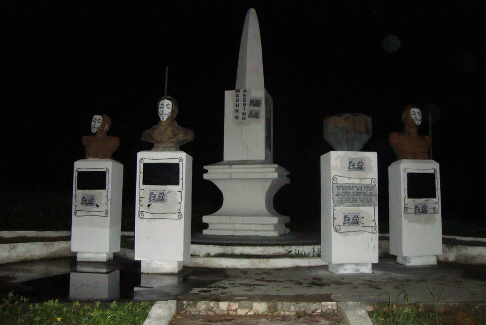 Así amanecieron las estatuas de los Próceres en plazas de Boconó (fotos)