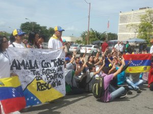 Estudiantes realizan plantón en el Palacio de Justicia en Puerto Ordaz (fotos)