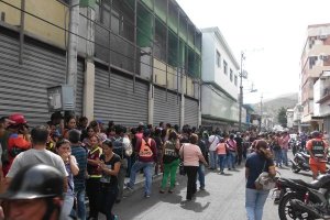 Largas colas en San Antonio del Táchira para comprar harina de maíz