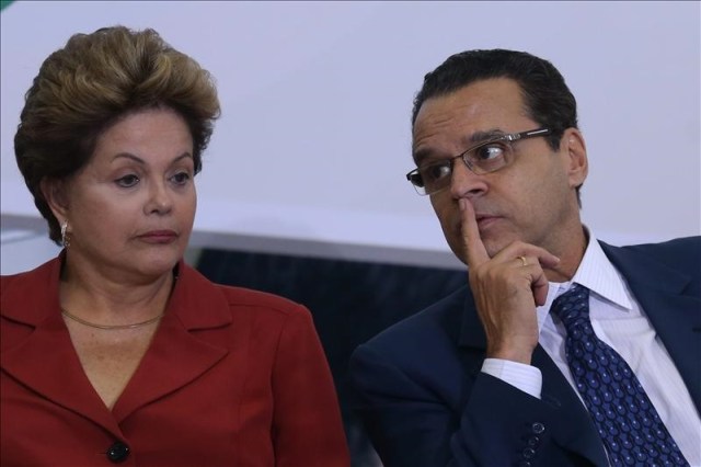 Henrique Eduardo Alves (der.) junto a expresidenta de Brasil, Dilma Rousseff / Foto EFE