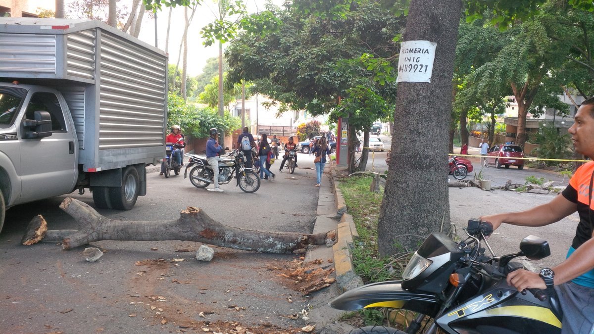 Cerrado acceso hacia Palo Verde y Lomas del Ávila por protesta #23Jun