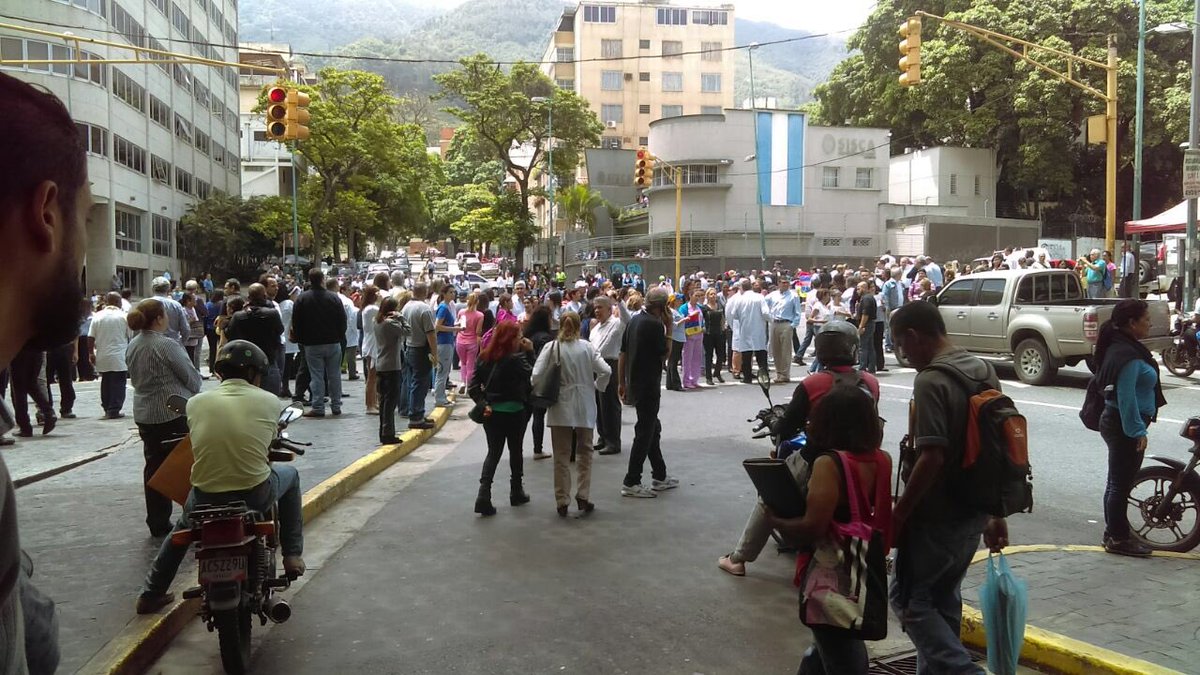 San Bernardino en Caracas dice presente en el trancazo #26Jun