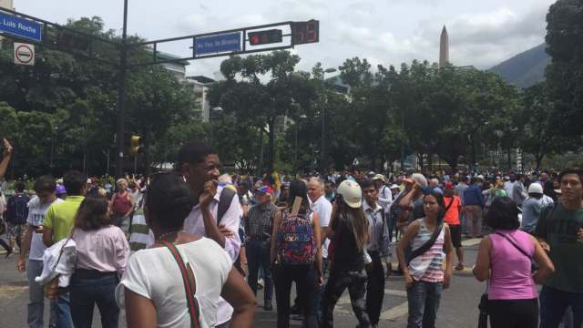 Manifestantes en la plaza Francia