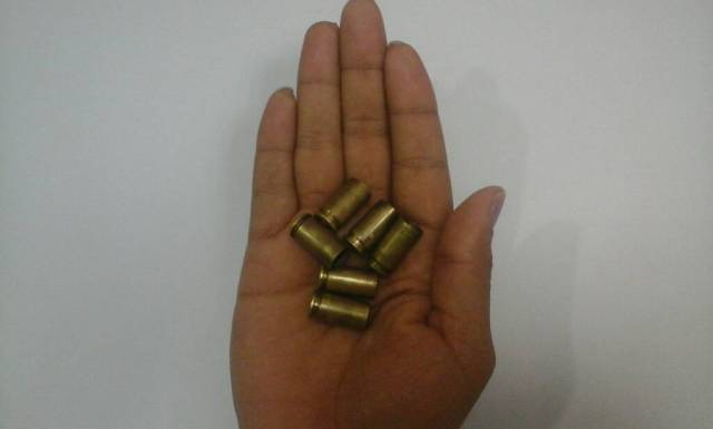 Fotografía de los casquillos de las balas que disparó el Conas - GN en el CCCT. Foto: LaParilla.com