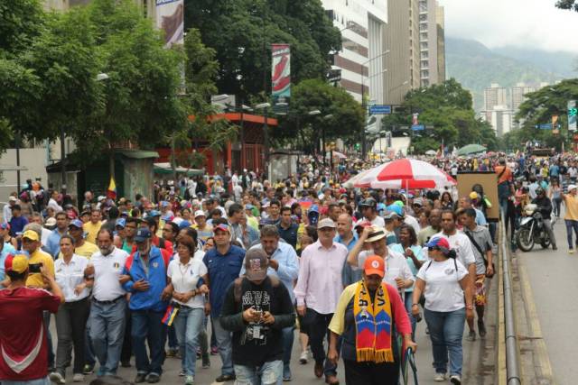 Oposición marcha desde Plaza Altamira al CNE este #7Jun / Foto Eduardo Ríos -LaPatilla.com