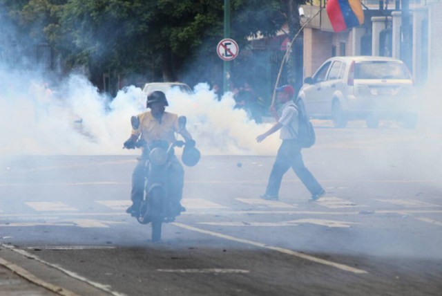 Estragos tras la brutal represión en Altamira este #14Jun/Foto: Régulo Gómez 