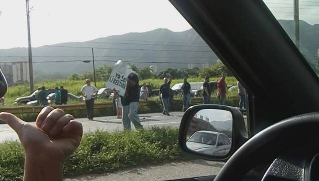 Foto:  Protesta en el sector Tazajal del estado Carabobo / @gabytasuniaga