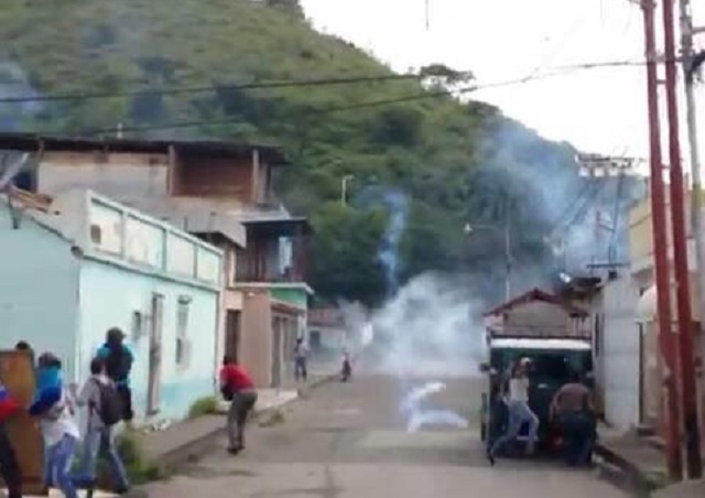 En Villa de Cura GNB y PNB reprimieron a manifestantes durante el trancazo #28Jun (Fotos)