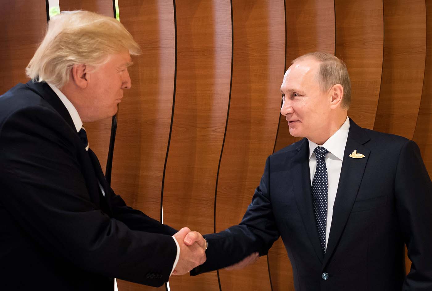 La primera cumbre entre Putin y Trump se celebrará en “un país tercero”